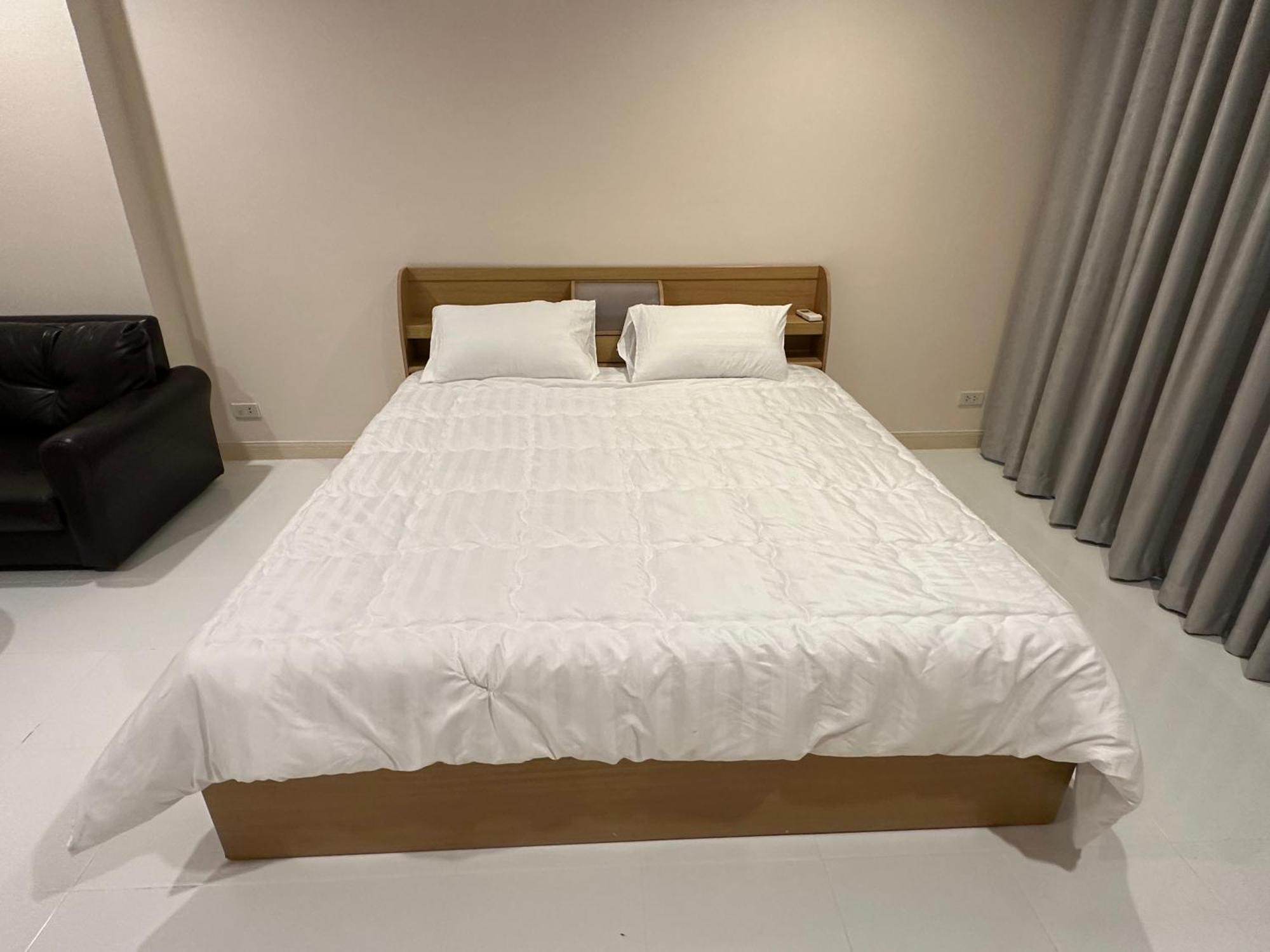 Country Complex Bangna Aparthotel Bangkok Bagian luar foto