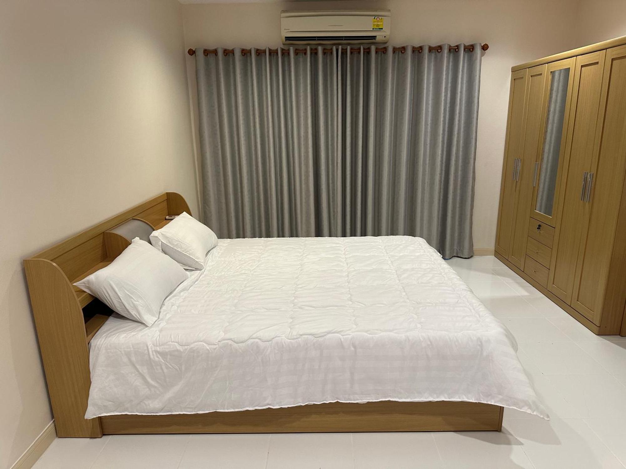 Country Complex Bangna Aparthotel Bangkok Bagian luar foto