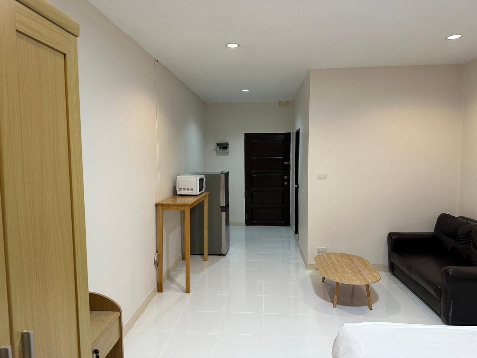 Country Complex Bangna Aparthotel Bangkok Bagian luar foto