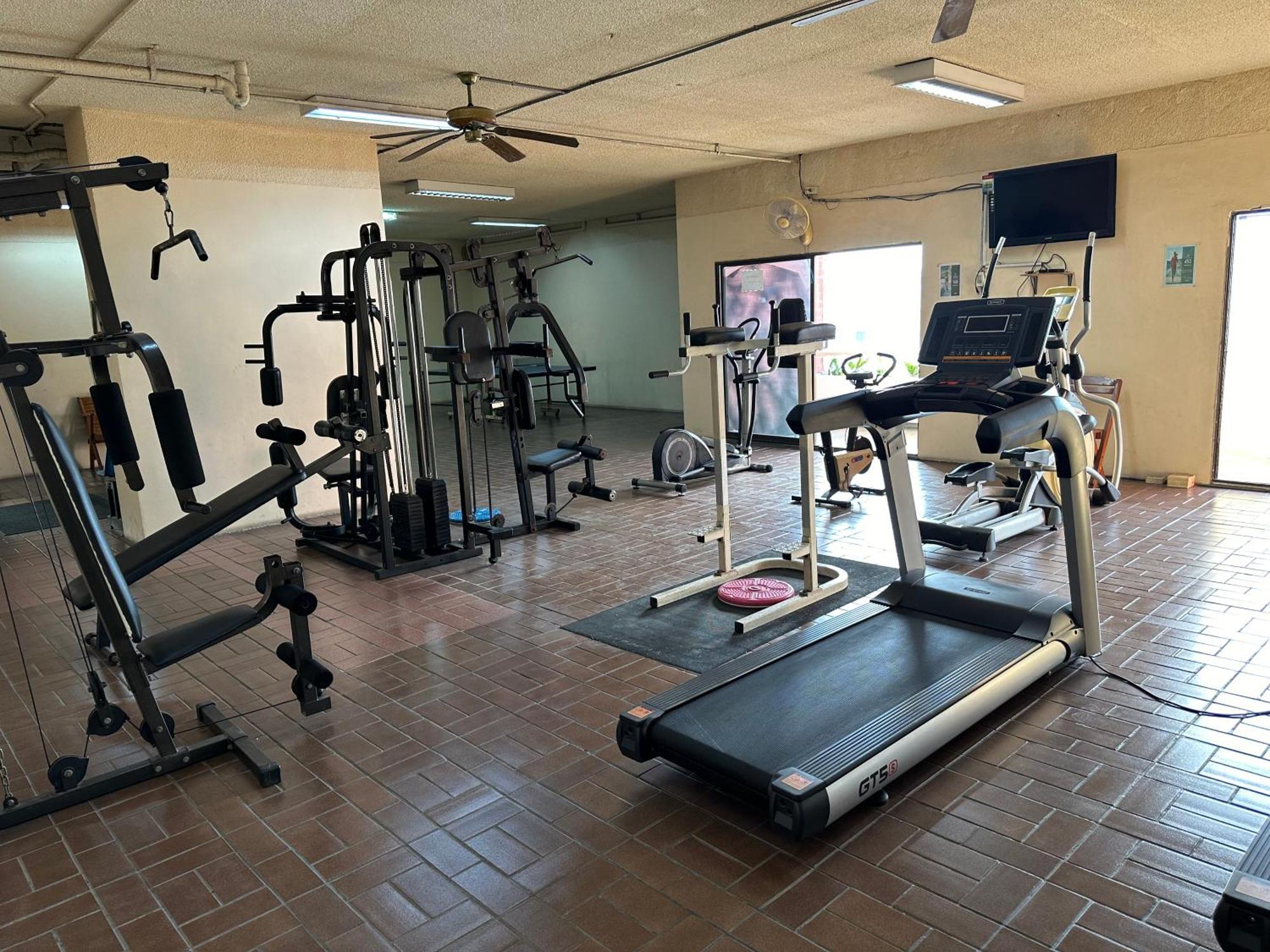 Country Complex Bangna Aparthotel Bangkok Bagian luar foto